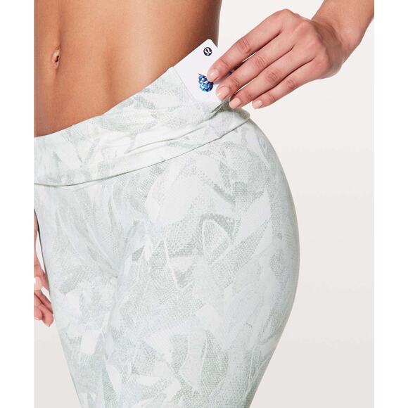 Lululemon Wunder Under Hi-Rise 1/2 Tight Full-On Luxtreme 17" Jasmine Size 4 - Picture 4 of 11